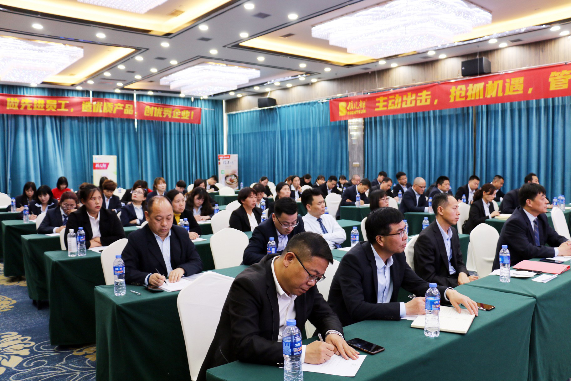 1618029182355075912.jpg IMG_2300_眸目壓縮.jpg